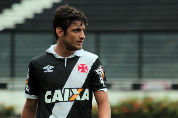 Com trs assistncias na partida, Guilherme Costa vem se destacando no time Sub-20