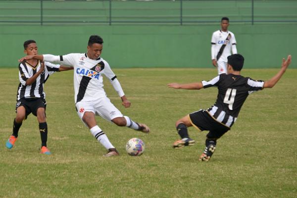 Sub-13 goleou o Botafogo